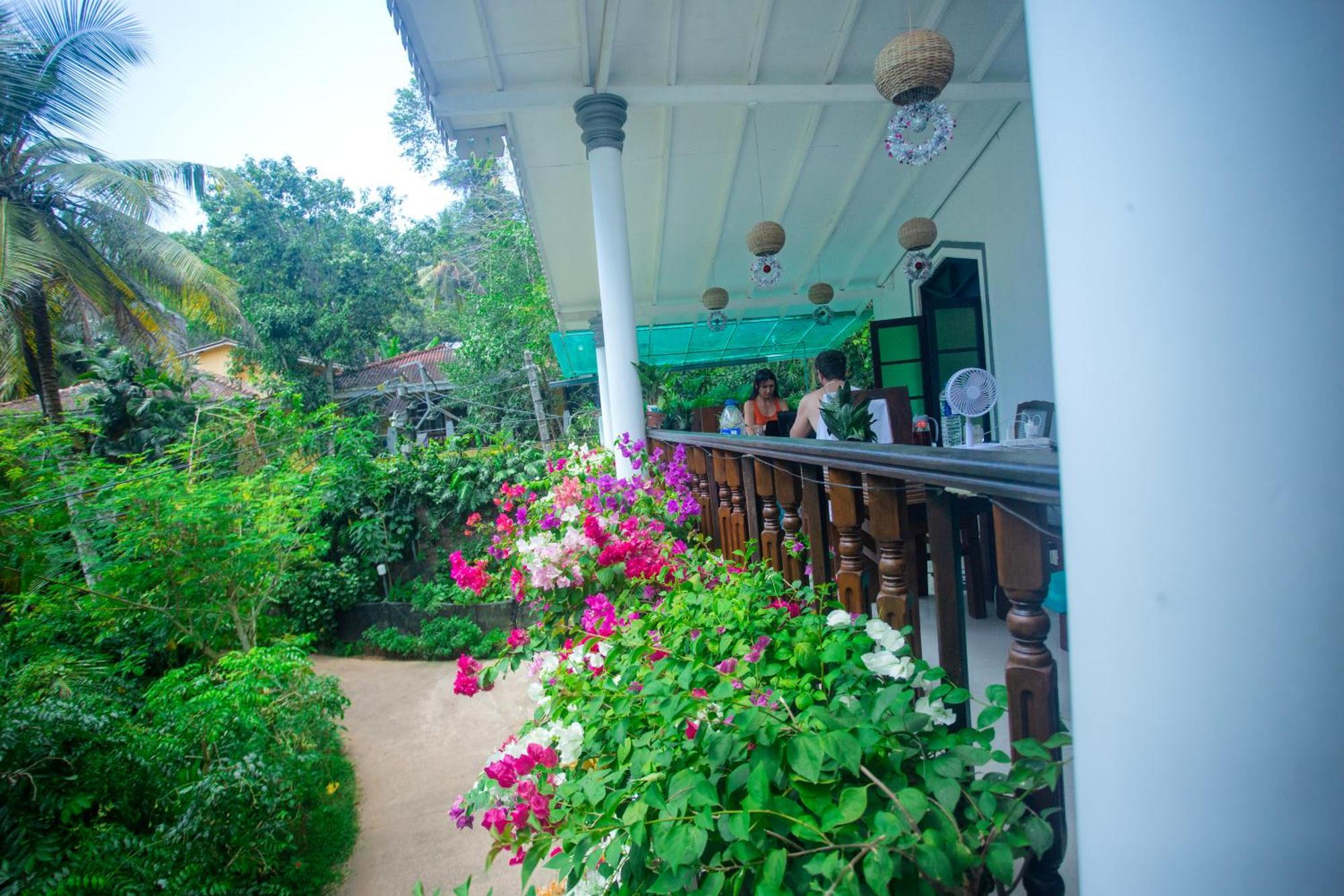 La Villa Унаватуна Екстериор снимка