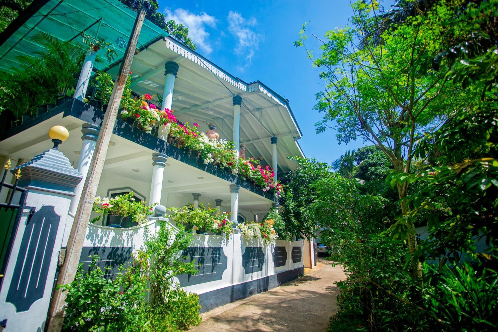 La Villa Унаватуна Екстериор снимка